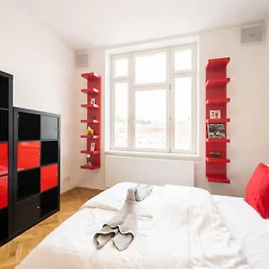 Apartmán Stylovy S Cervenou Pohovkou Kousek Od Hlavniho Nadrazi, Brno